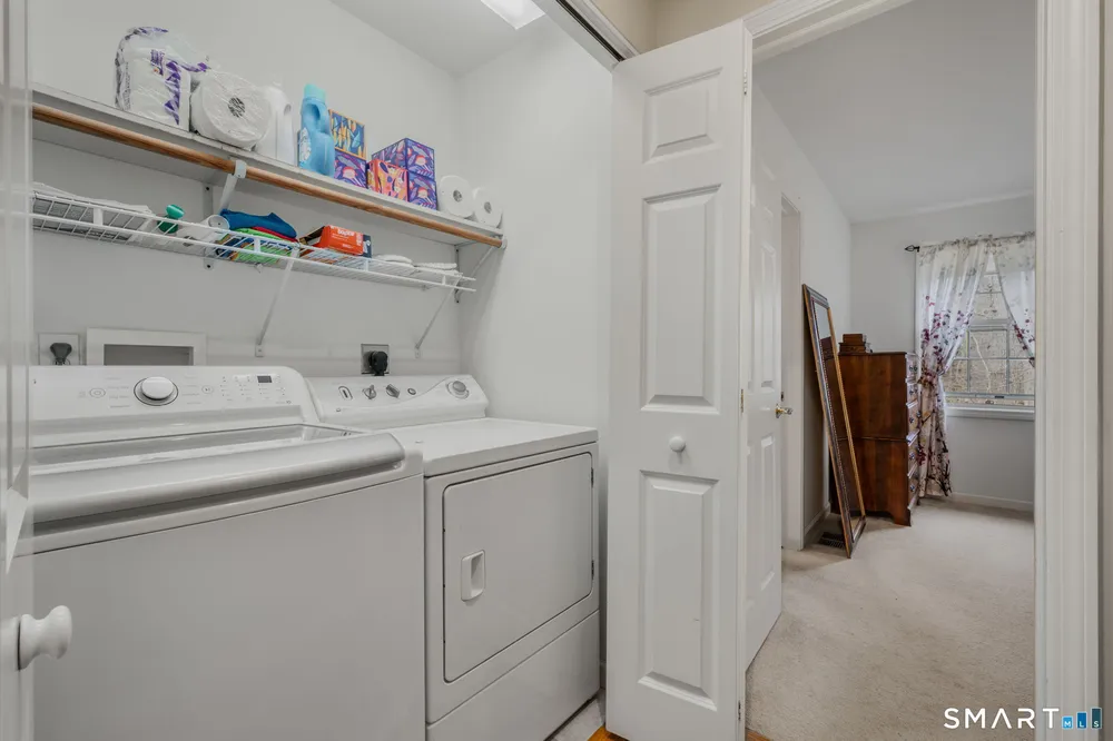 3 Bittersweet Ln, East Lyme, CT 06357