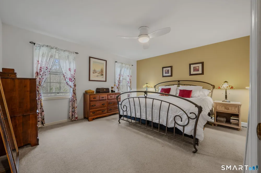 3 Bittersweet Ln, East Lyme, CT 06357