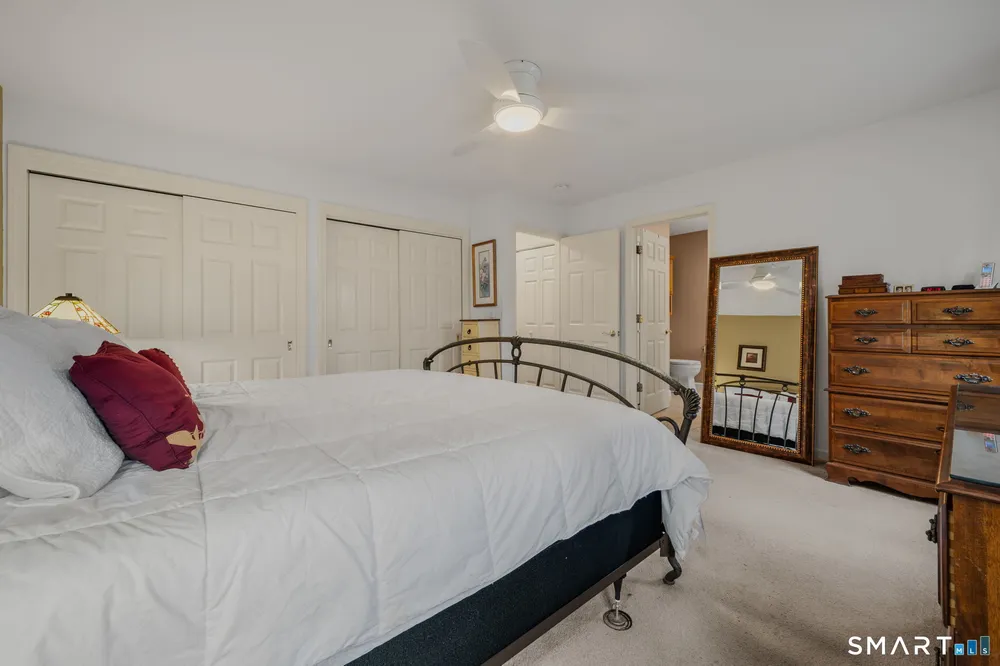 3 Bittersweet Ln, East Lyme, CT 06357