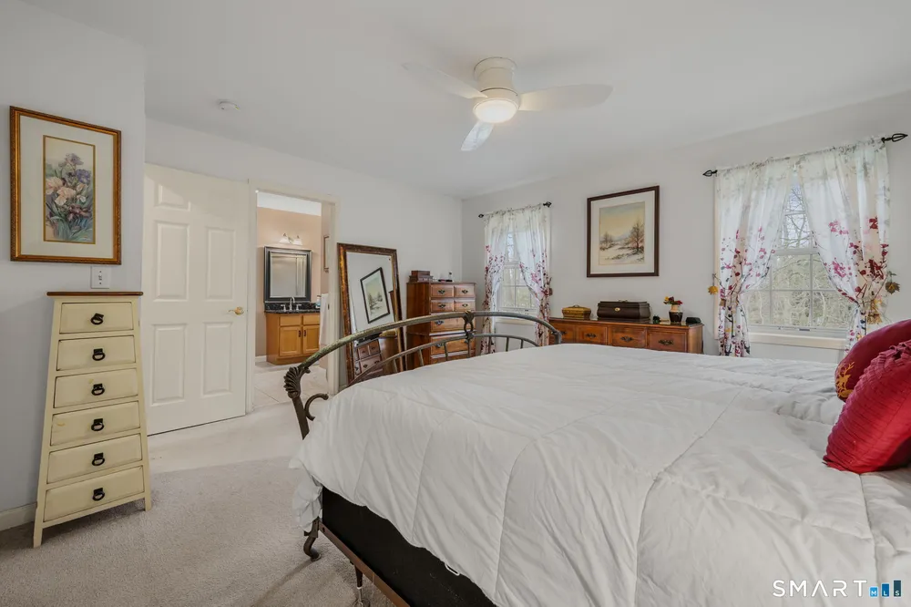 3 Bittersweet Ln, East Lyme, CT 06357