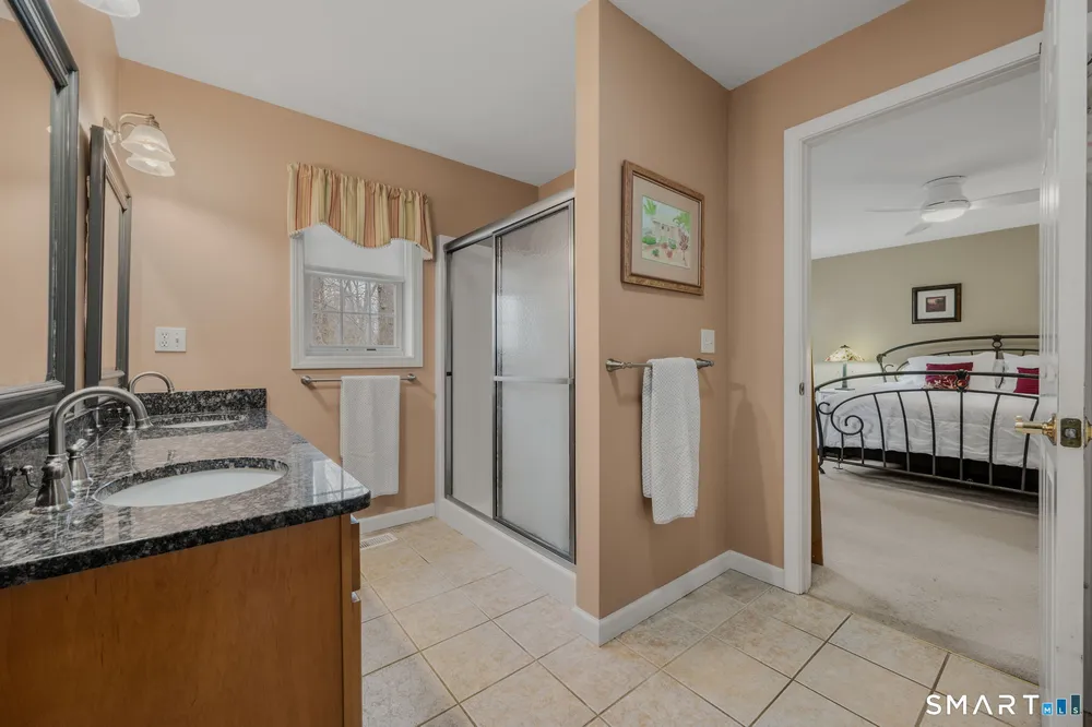 3 Bittersweet Ln, East Lyme, CT 06357