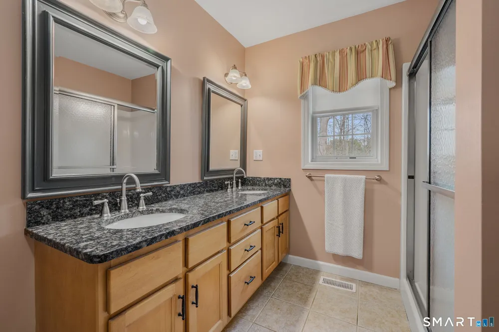 3 Bittersweet Ln, East Lyme, CT 06357