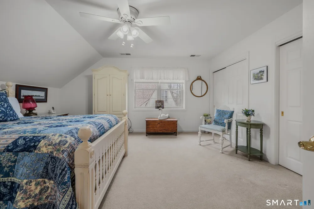 3 Bittersweet Ln, East Lyme, CT 06357