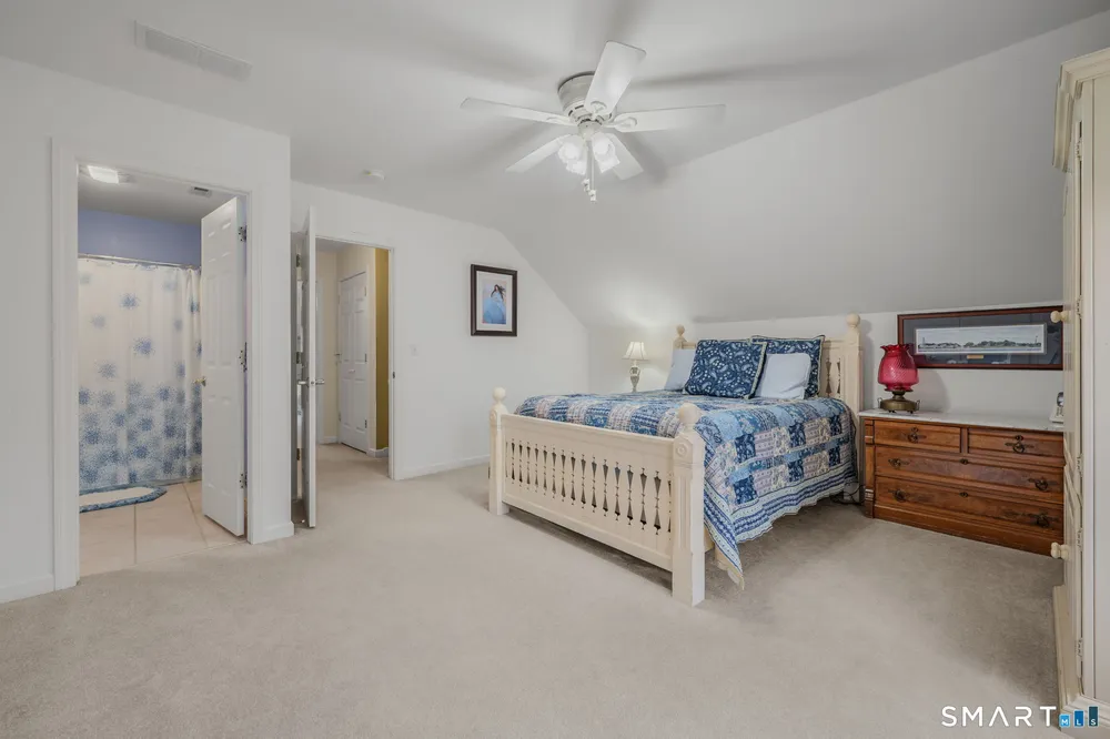 3 Bittersweet Ln, East Lyme, CT 06357