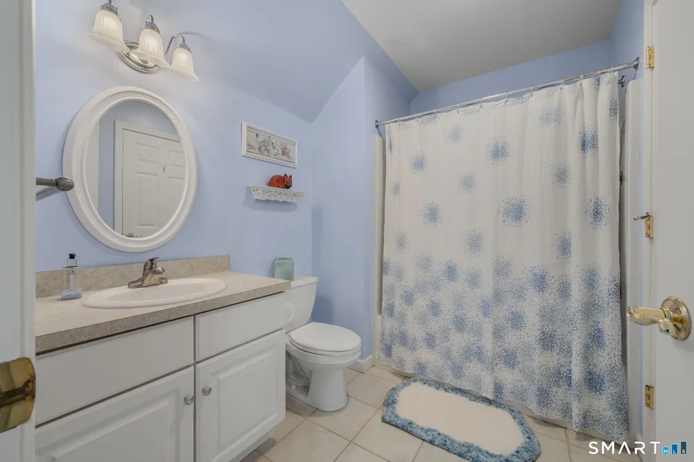 3 Bittersweet Ln, East Lyme, CT 06357