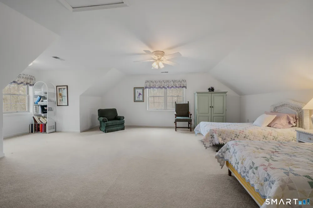 3 Bittersweet Ln, East Lyme, CT 06357