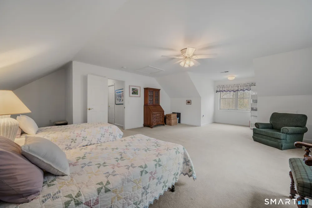 3 Bittersweet Ln, East Lyme, CT 06357