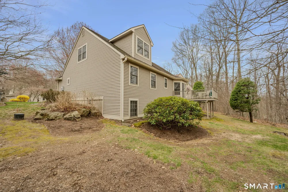3 Bittersweet Ln, East Lyme, CT 06357