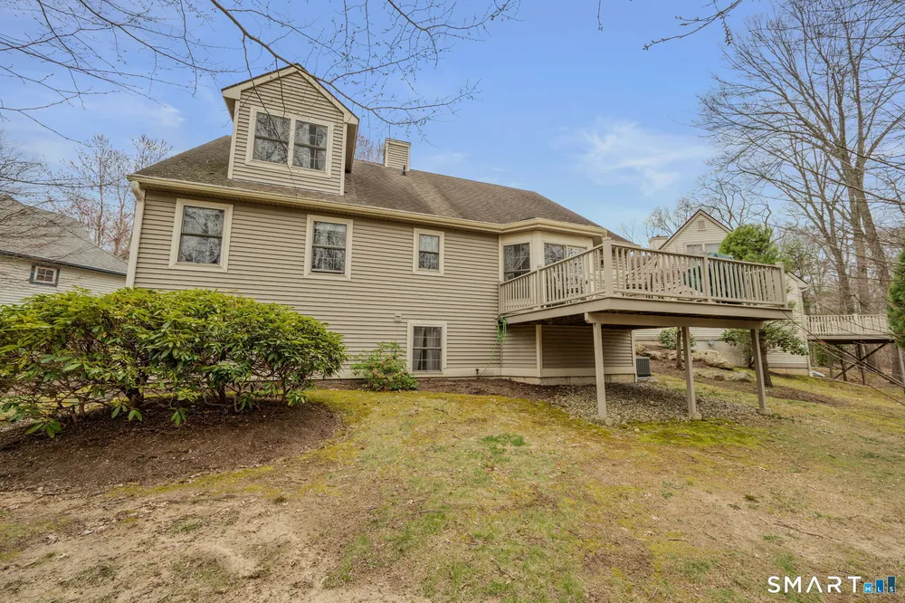 3 Bittersweet Ln, East Lyme, CT 06357