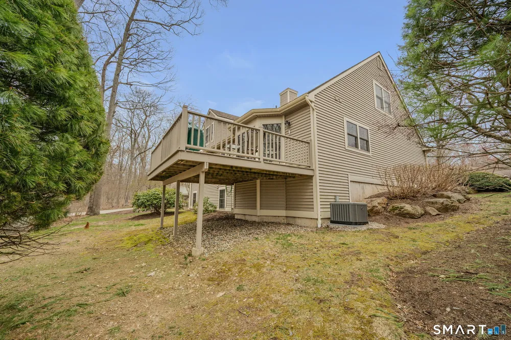 3 Bittersweet Ln, East Lyme, CT 06357