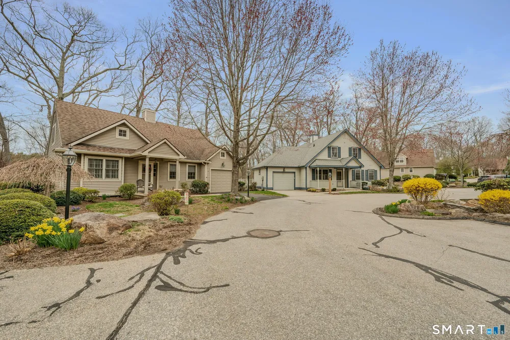 3 Bittersweet Ln, East Lyme, CT 06357