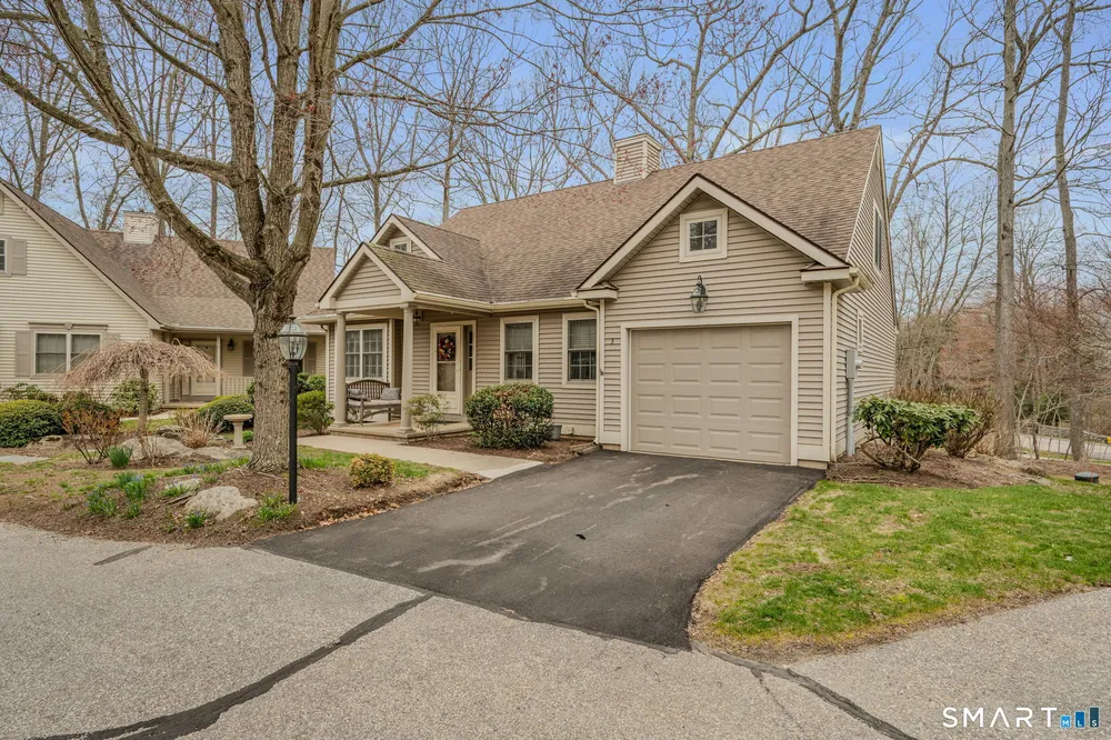 3 Bittersweet Ln, East Lyme, CT 06357