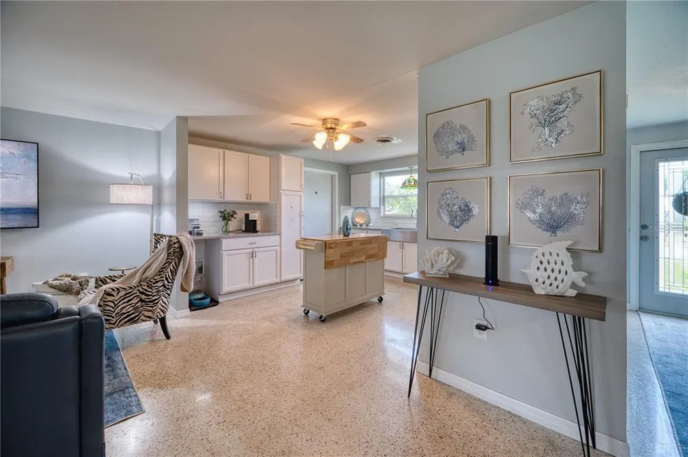 510 Dona Dr, Nokomis, FL 34275