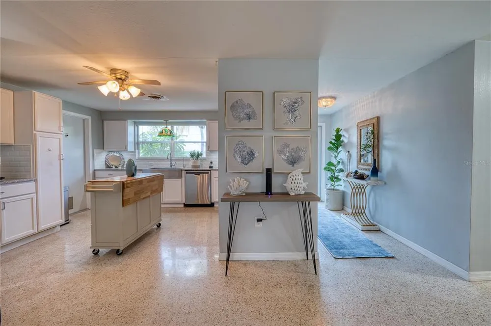 510 Dona Dr, Nokomis, FL 34275