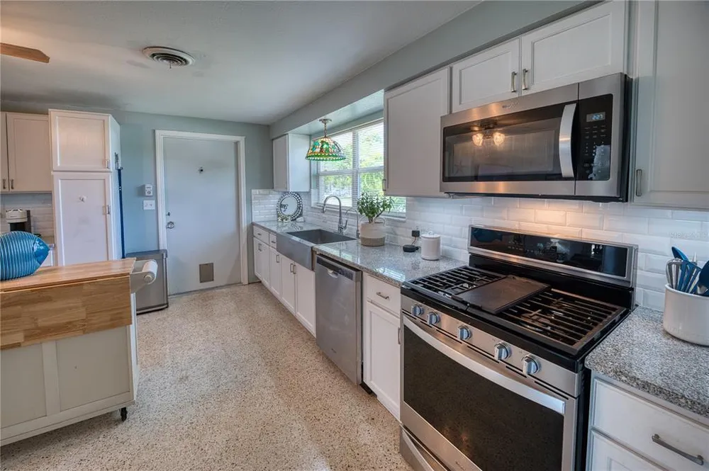 510 Dona Dr, Nokomis, FL 34275