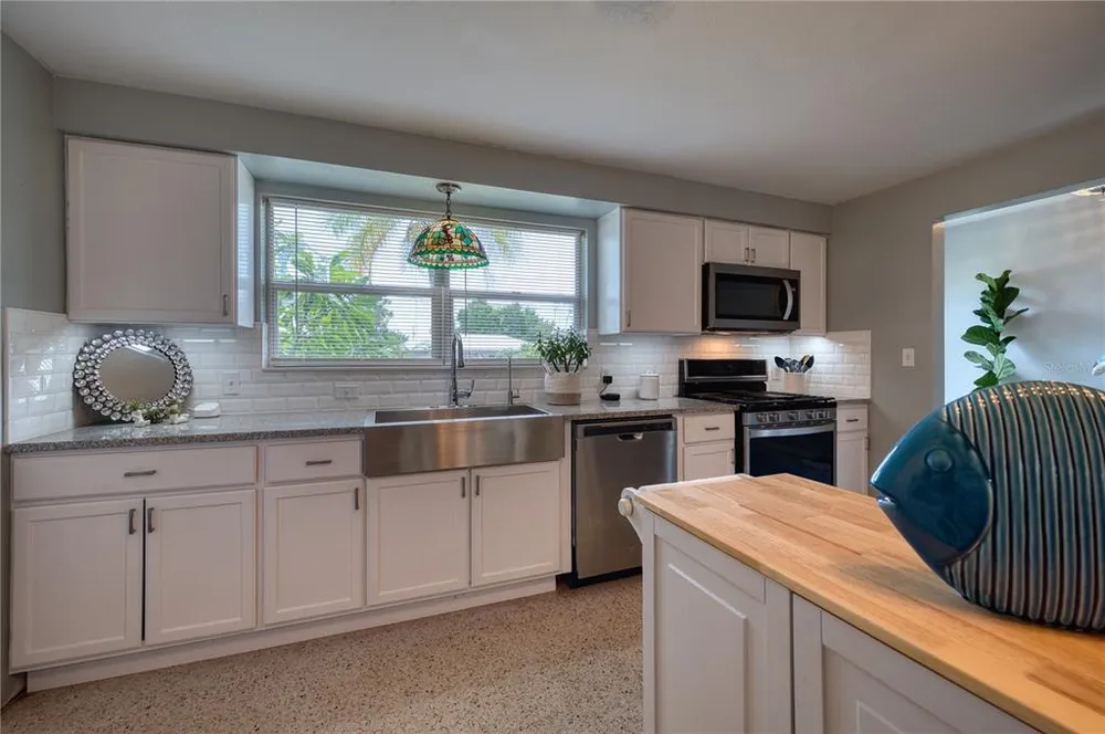 510 Dona Dr, Nokomis, FL 34275
