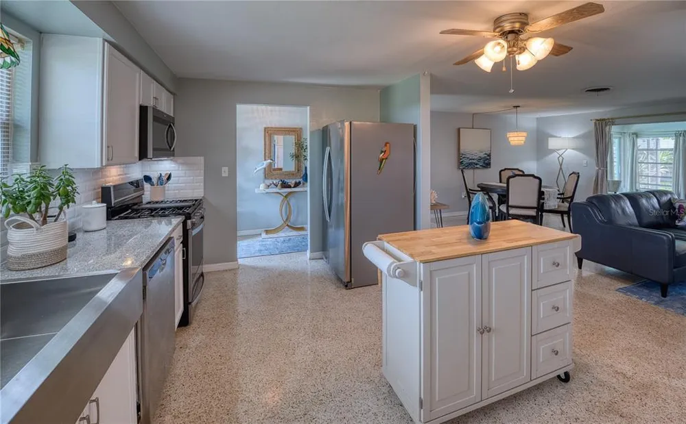 510 Dona Dr, Nokomis, FL 34275