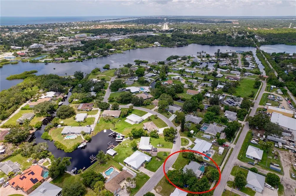 510 Dona Dr, Nokomis, FL 34275