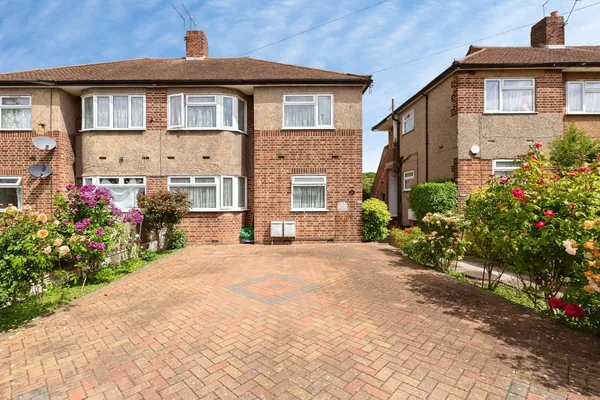 Fullwell Avenue, Ilford, IG5