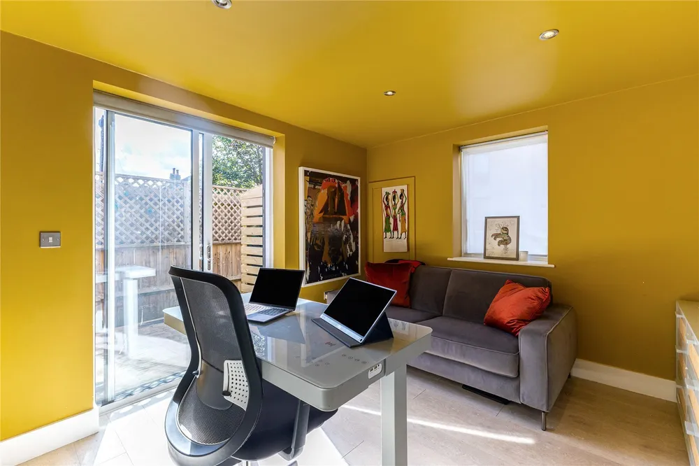 Deburgh Road, London, SW19