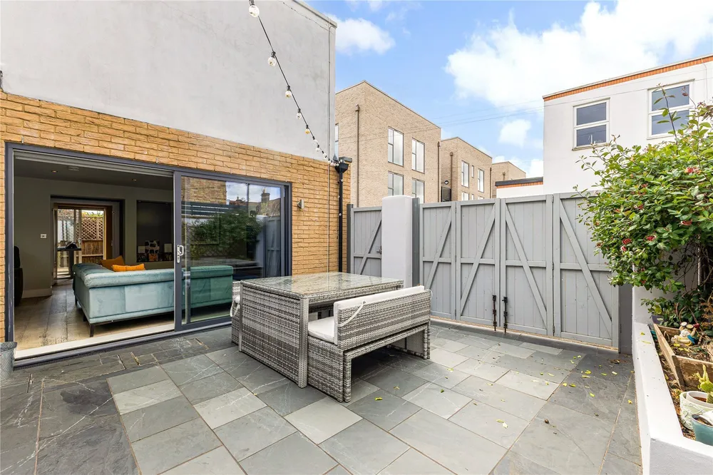 Deburgh Road, London, SW19