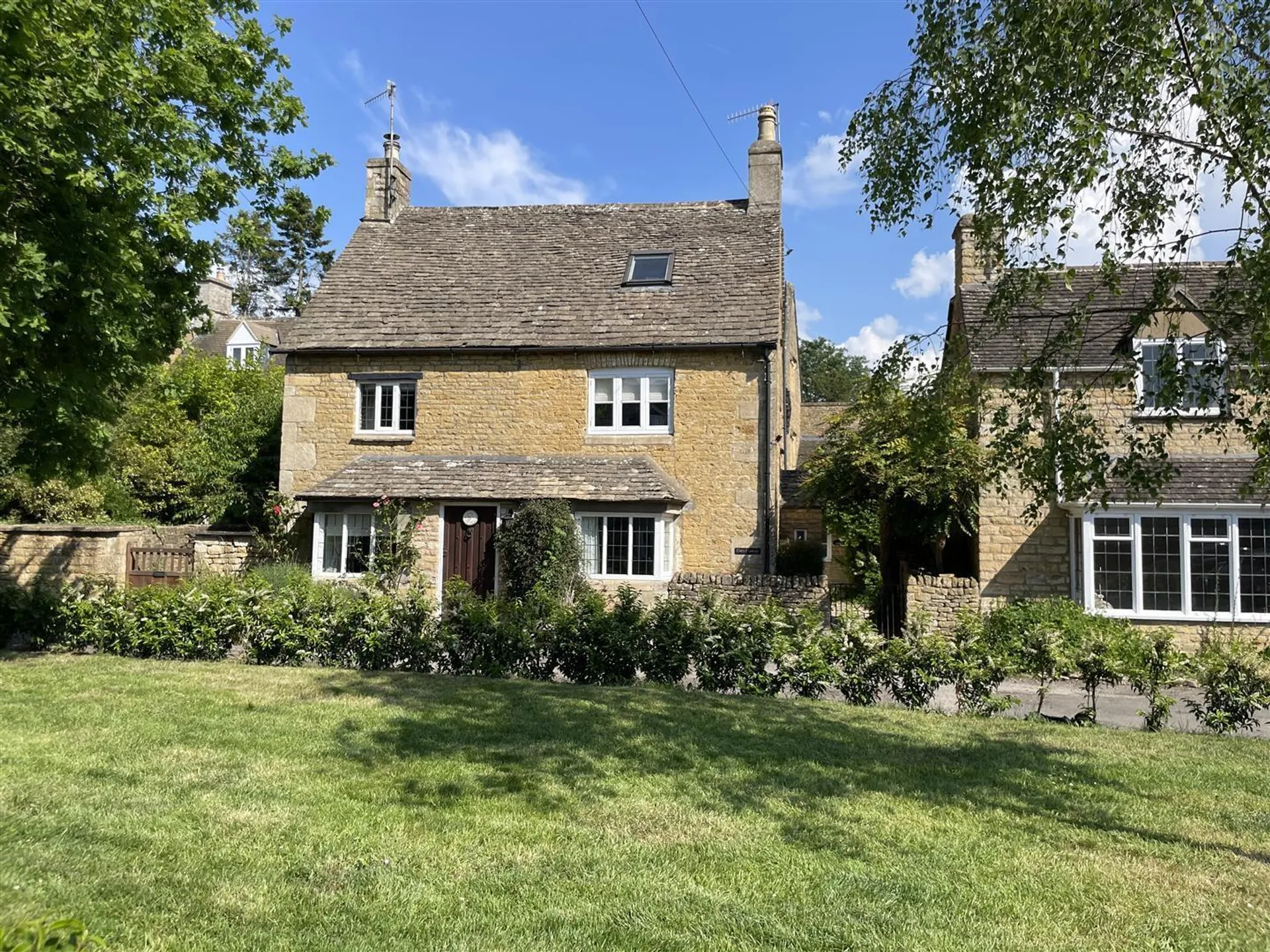 Property photo top 0