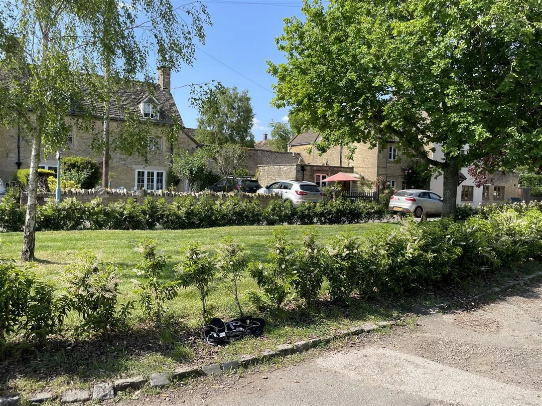 https://mr0.homeflow-assets.co.uk/files/photo/image/47371/2570/_x_/YDSaQzwW1kmDI0rE5bqVpw.jpg