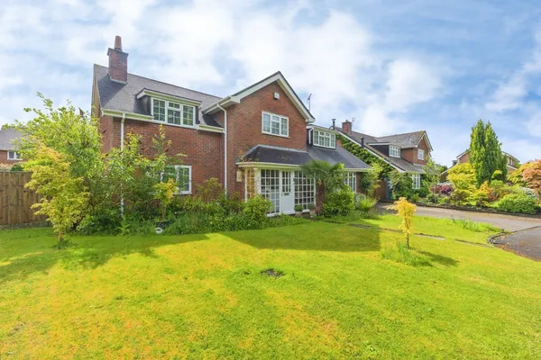Broomfield Close, Chelford, Macclesfi...