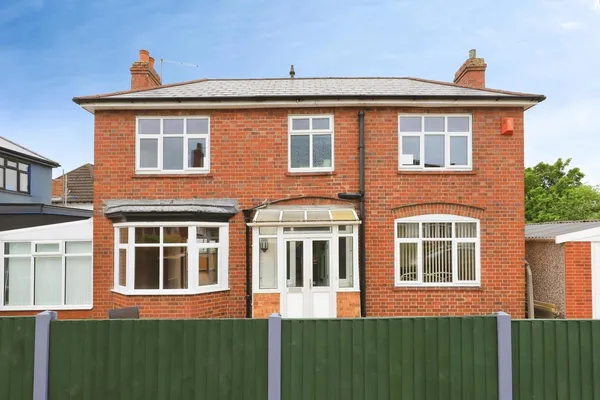 Birches Barn Avenue, WOLVERHAMPTON, W...