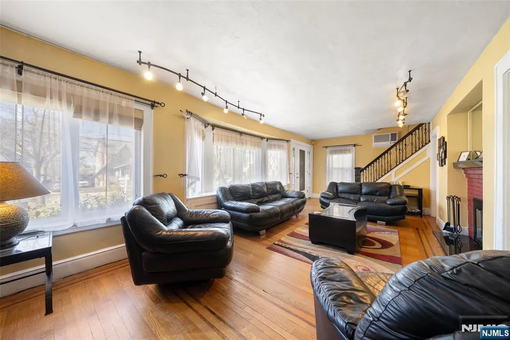 185 Larch Ave, Teaneck, NJ 07666