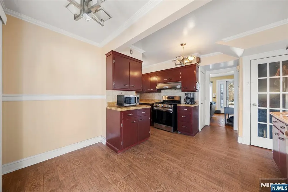 185 Larch Ave, Teaneck, NJ 07666