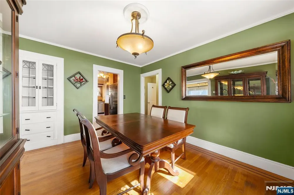 185 Larch Ave, Teaneck, NJ 07666