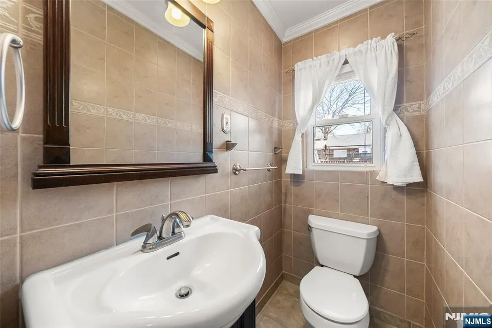 185 Larch Ave, Teaneck, NJ 07666