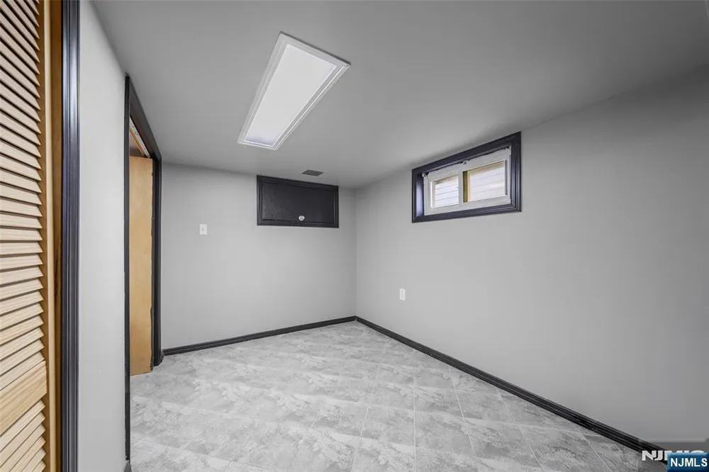 185 Larch Ave, Teaneck, NJ 07666