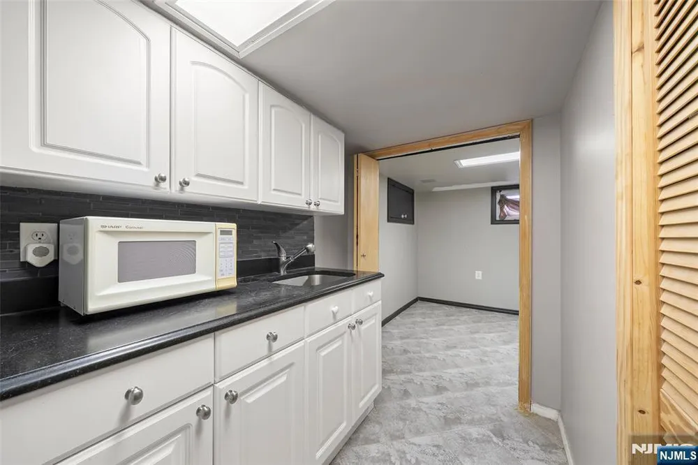 185 Larch Ave, Teaneck, NJ 07666