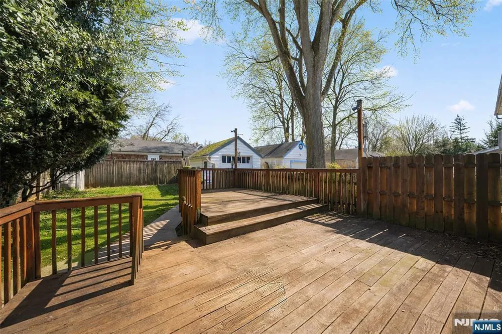 185 Larch Ave, Teaneck, NJ 07666