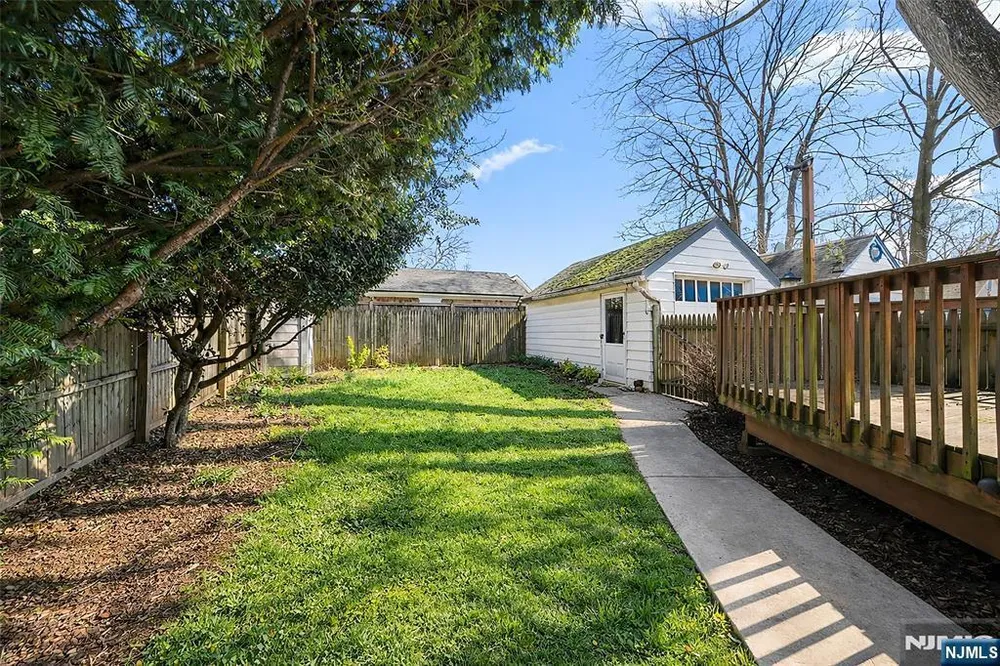 185 Larch Ave, Teaneck, NJ 07666