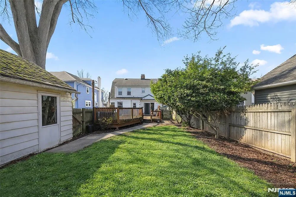 185 Larch Ave, Teaneck, NJ 07666