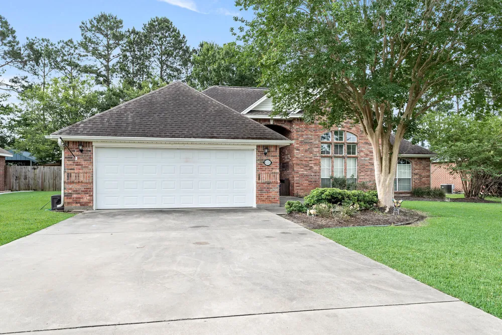 6335 Jenny Ln, Lumberton, TX 77657