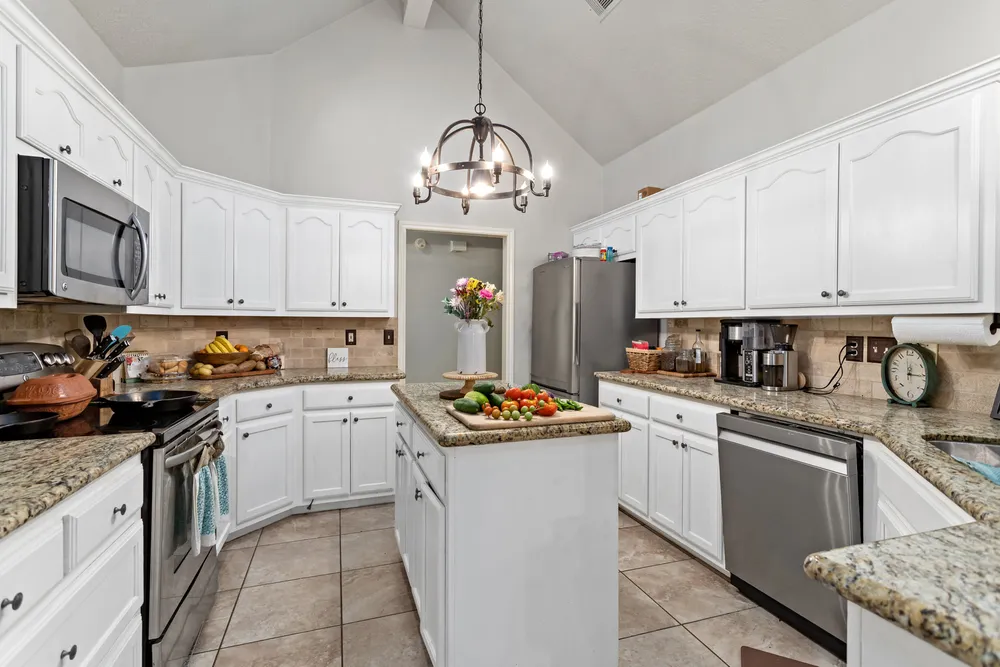 6335 Jenny Ln, Lumberton, TX 77657