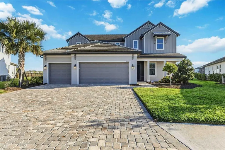 17109 Sweetwater Village Dr, Lakewood Ranch, FL 34211-5572