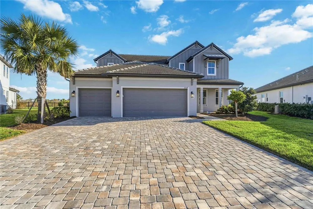 17109 Sweetwater Village Dr, Lakewood Ranch, FL 34211-5572