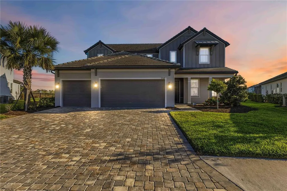 17109 Sweetwater Village Dr, Lakewood Ranch, FL 34211-5572
