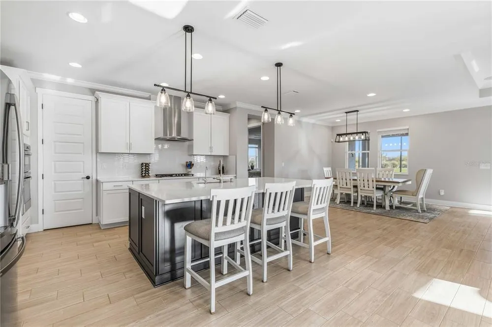 17109 Sweetwater Village Dr, Lakewood Ranch, FL 34211-5572