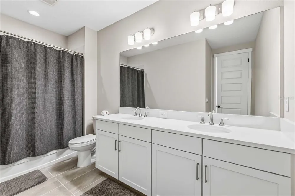 17109 Sweetwater Village Dr, Lakewood Ranch, FL 34211-5572