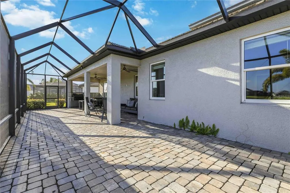 17109 Sweetwater Village Dr, Lakewood Ranch, FL 34211-5572