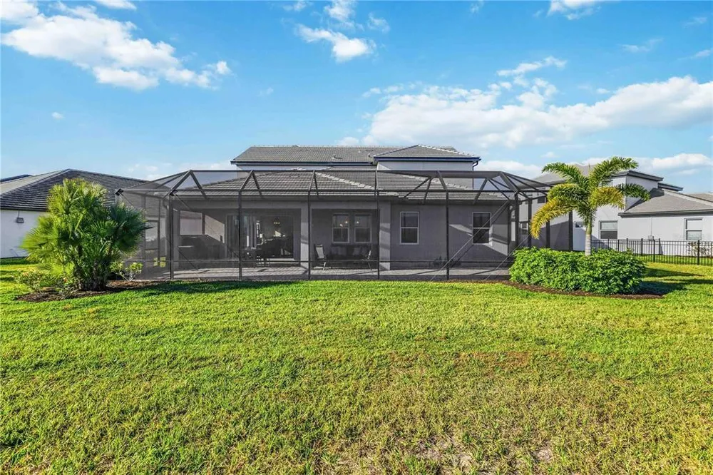 17109 Sweetwater Village Dr, Lakewood Ranch, FL 34211-5572
