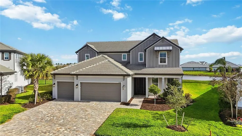 17109 Sweetwater Village Dr, Lakewood Ranch, FL 34211-5572