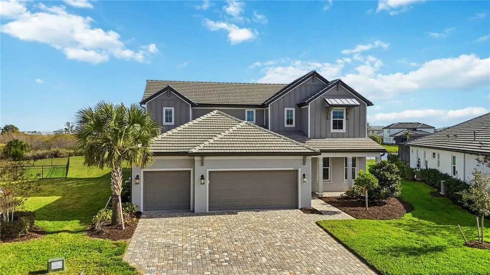 17109 Sweetwater Village Dr, Lakewood Ranch, FL 34211-5572