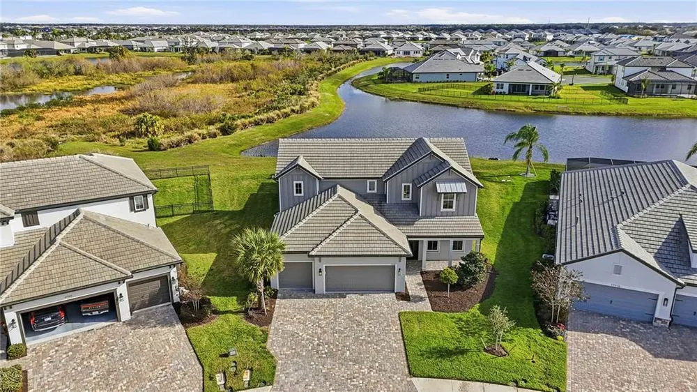 17109 Sweetwater Village Dr, Lakewood Ranch, FL 34211-5572